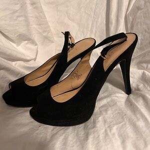 Chic Black Slingback Heels